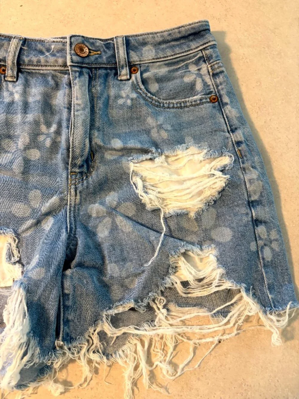 American Eagle Highest Rise Baggy Short Size 0 Distressed Cut Offs Floral